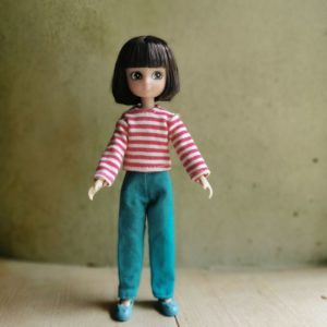 poupée-lottie-mannequin-alternative-barbie-artiste-peintre
