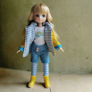 poupée-lottie-mannequin-alternative-barbie-muddy-puddle-jour-de-pluie
