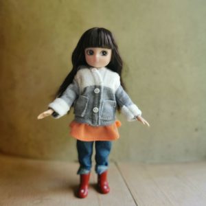 poupée-lottie-mannequin-alternative-barbie-promenade-dans-le-parc