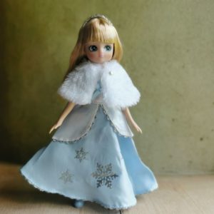 poupée-lottie-mannequin-alternative-barbie-reine-des-neiges