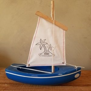 bateau-thonier-tirot-modele-202-coque-bleu-voile-blanche