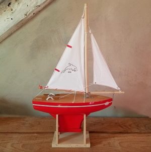 bateau-thonier-tirot-modele-400-coque-rouge-voile-blanche