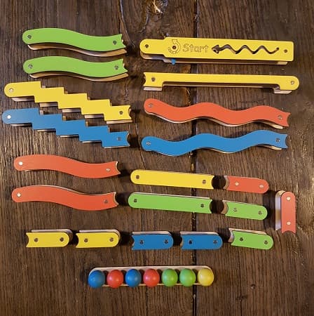 https://ausondesgrillons.com/wp-content/uploads/2019/02/set-rampes-magn%C3%A9tiques-circuit-billes-bois-stem-jouet.jpg