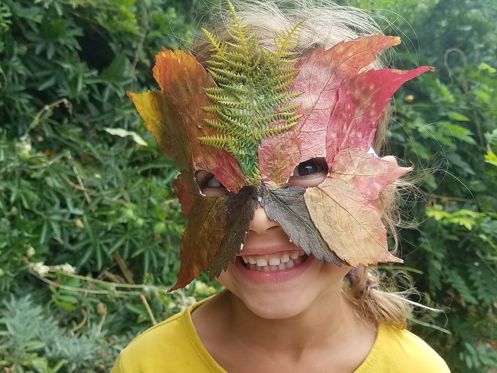 masque-de-feuilles-enfant-bricolage-automne-waldorf